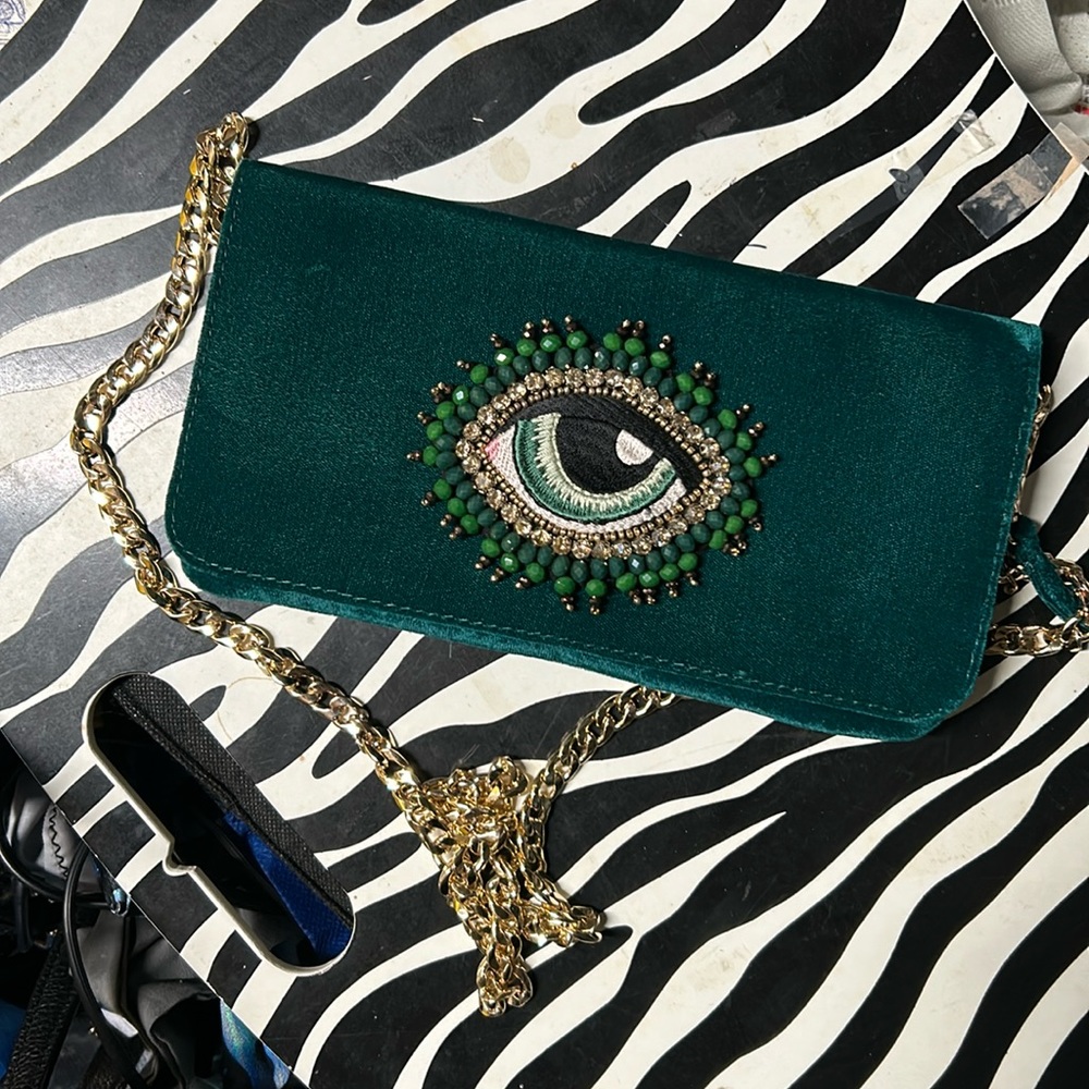 Women’s chain bag/clutch.